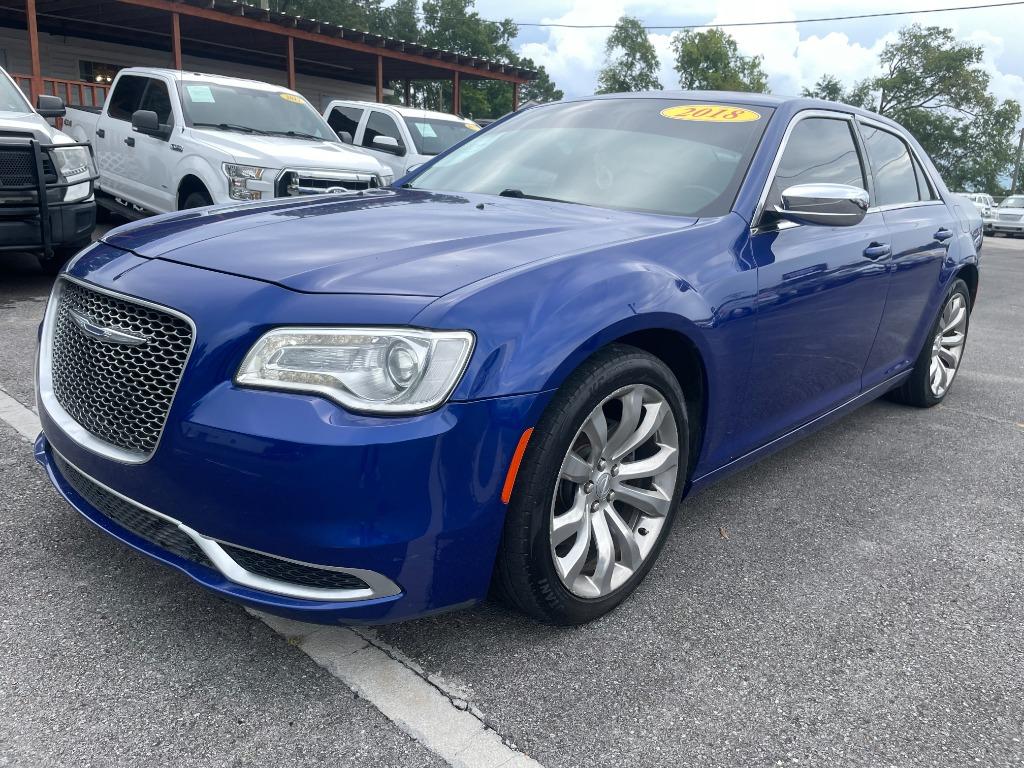 2018 Chrysler 300 Touring's photo