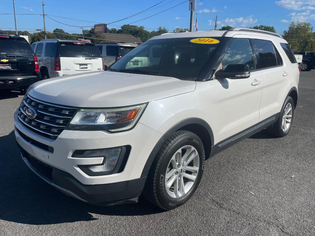 2016 Ford Explorer XLT's photo